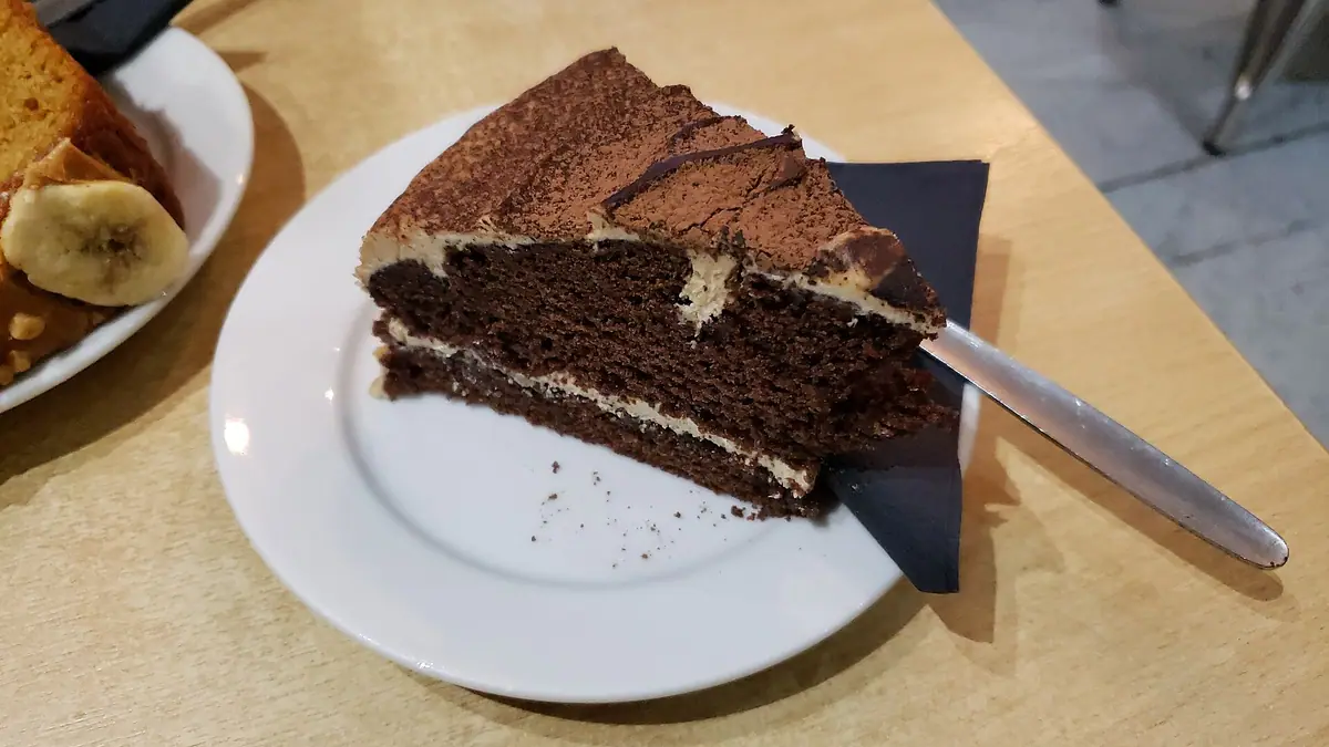 Loades of Cakes – cake shop in Ramsey town centre